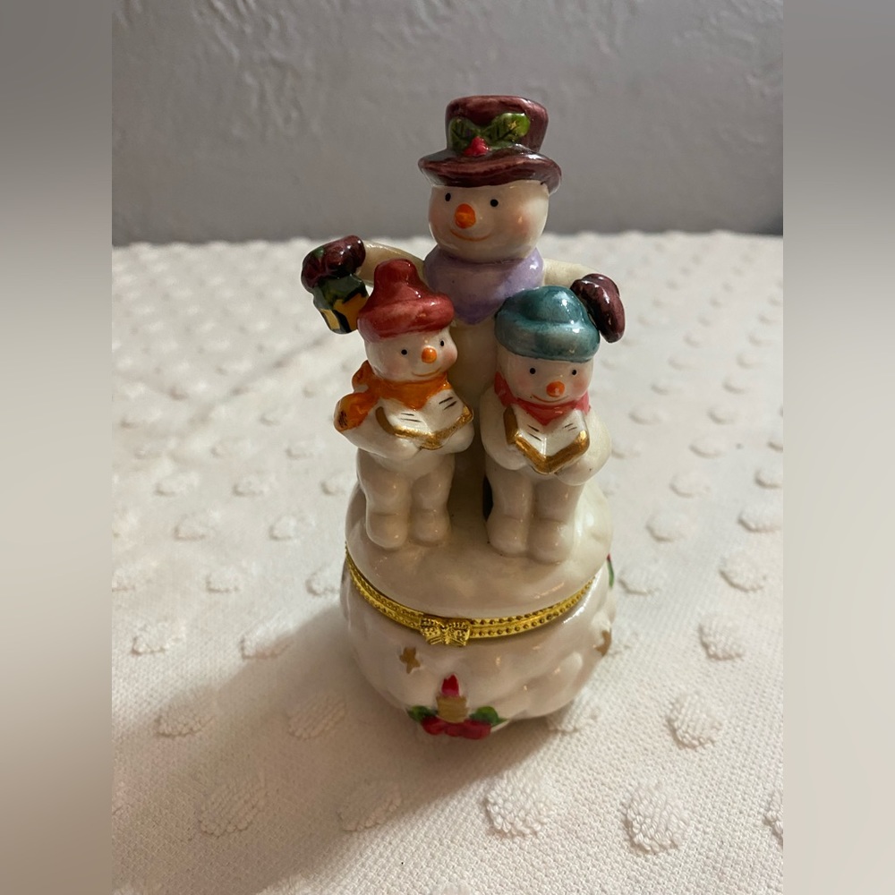 Snowman family porcelain trinket box